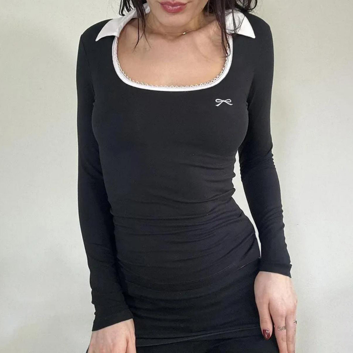 Bow Graphic Crew-Neck Long Sleeve Top