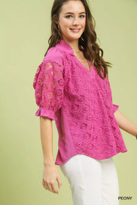 Umgee Linen V-Neck Lace Puff Sleeve Top Thumbnail 2